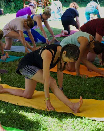 Yogaübung Beindehnung