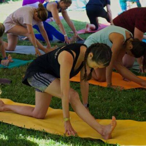 Yogaübung Beindehnung